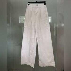 Express White Jeans. Relaxed wide leg, super high-rise, size 0S.